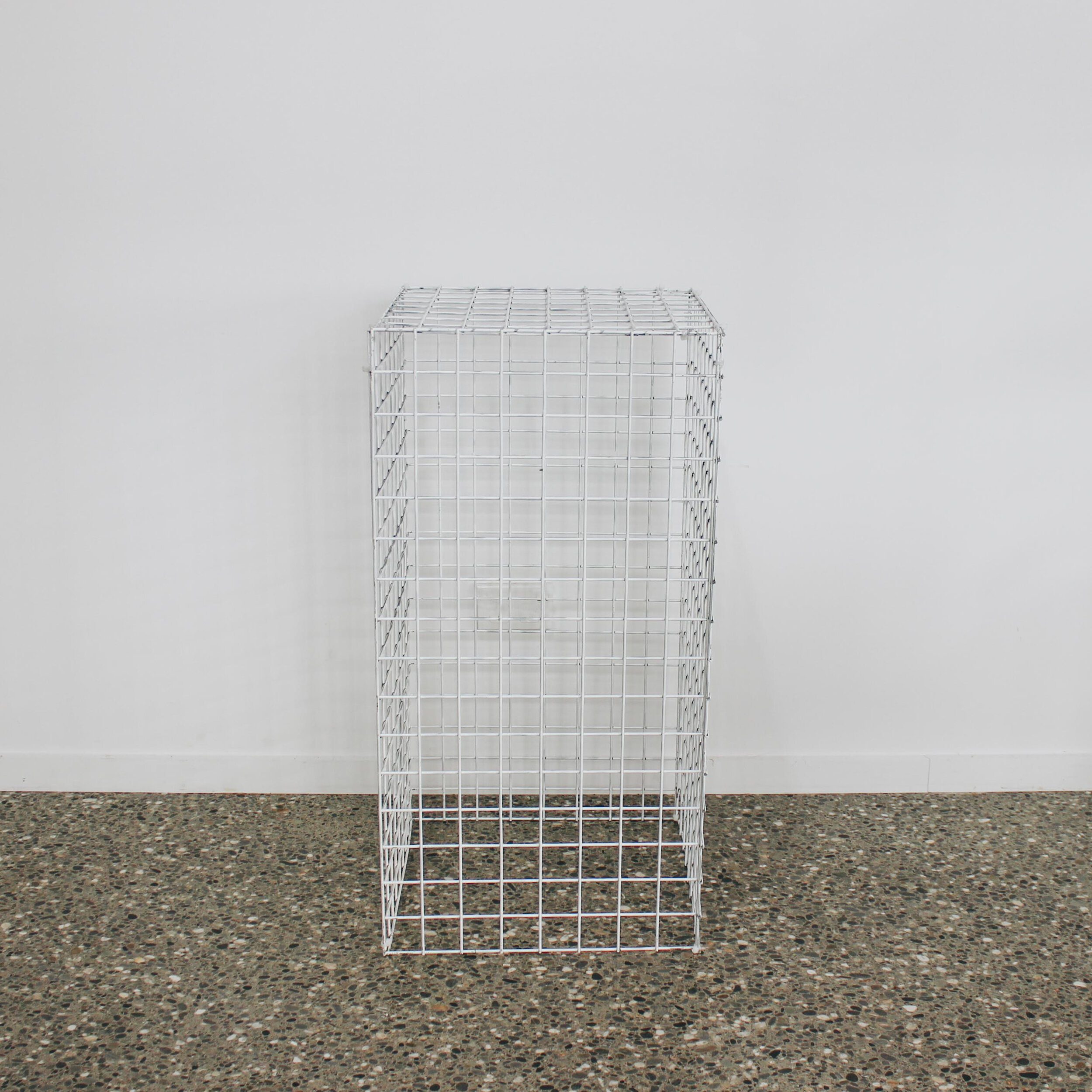 White Mesh Pillar